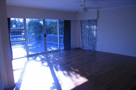 Photo of property in 9 Beazley Place, Glendene, Auckland, 0602