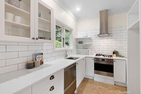 Photo of property in 54 Moana Road, Kelburn, Wellington, 6012