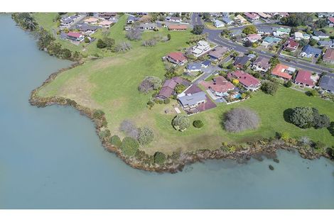 Photo of property in 25 Riverside Drive, Waiuku, 2123