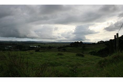 Photo of property in 56e Kaipara Coast Highway, Helensville, 0871