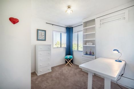 Photo of property in 1/10 Remus Place, Totara Vale, Auckland, 0629