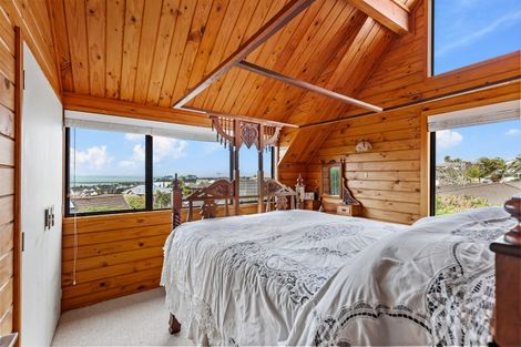 Photo of property in 27 Cherub Place, West Harbour, Auckland, 0618