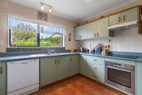 Photo of property in 9 Heaphy Place, Pukehangi, Rotorua, 3015