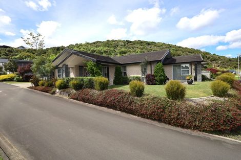 Photo of property in 35 Rochfort Crescent, Pyes Pa, Tauranga, 3112