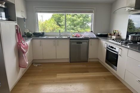 Photo of property in 98 Matipo Road, Mairangi Bay, Auckland, 0630