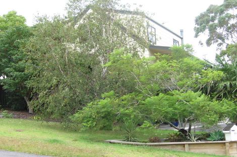 Photo of property in 11 Thalia Place, Totara Vale, Auckland, 0629