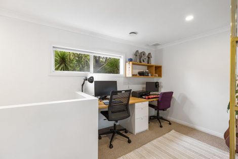 Photo of property in 21 Churchouse Road, Greenhithe, Auckland, 0632