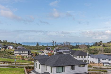 Photo of property in 9 Kumukumu Road, Long Bay, Auckland, 0630