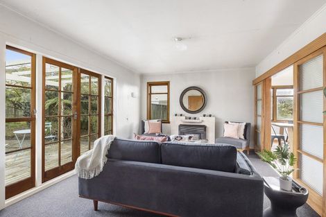 Photo of property in 17 Kereru Bend, Tawa, Wellington, 5028