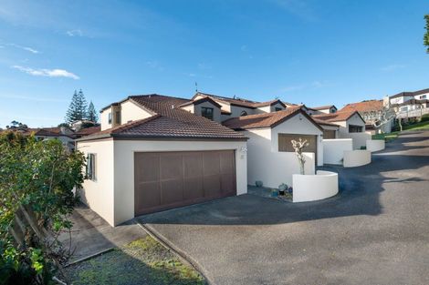 Photo of property in 22/8 Tobago Place, Sunnynook, Auckland, 0620