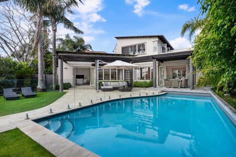 Photo of property in 2/2 Clifton Road, Hauraki, Auckland, 0622