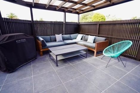 Photo of property in 2 Justin Place, Te Atatu Peninsula, Auckland, 0610