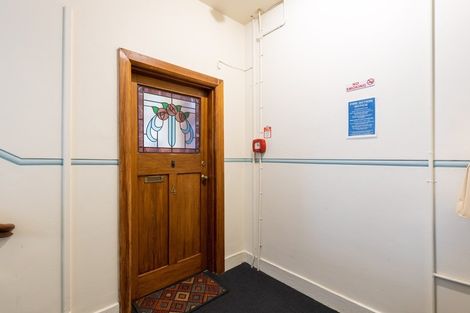Photo of property in Devonport Apartments, 4/127 Saint Aubyn Street, New Plymouth, 4310