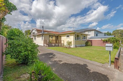 Photo of property in 18 Freyberg Street, Roslyn, Palmerston North, 4414