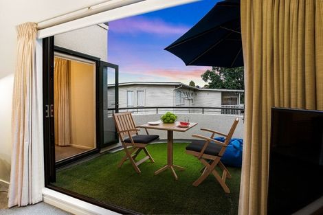 Photo of property in 59a Ravenwood Drive, Forrest Hill, Auckland, 0620