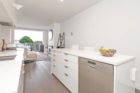 Photo of property in 9/83 Hinemoa Street, Birkenhead, Auckland, 0626