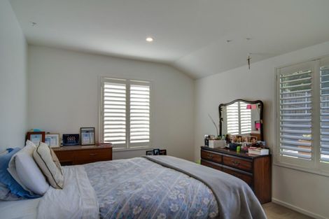 Photo of property in 28 Wynyard Crescent, Fernhill, Queenstown, 9300