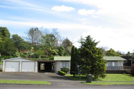 Photo of property in 8 Winstone Place, Highlands Park, New Plymouth, 4312