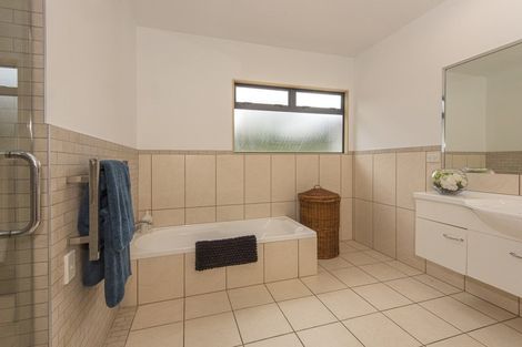 Photo of property in 14 Nihotetea Lane, Maunu, Whangarei, 0110