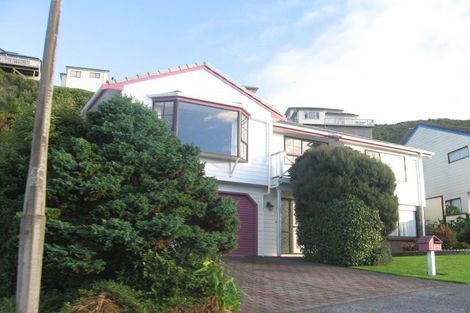 Photo of property in 16 Ordley Grove, Tawa, Wellington, 5028