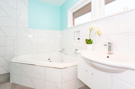 Photo of property in 121 Saint Martins Road, Saint Martins, Christchurch, 8022