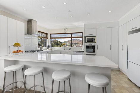 Photo of property in 87 Victory Crescent, Tawa, Wellington, 5028