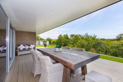 Photo of property in 11 Settlers Close, Whalers Gate, New Plymouth, 4310