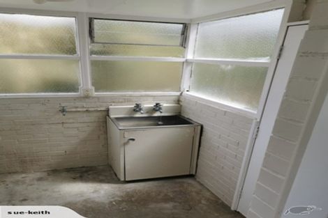 Photo of property in 2/27 Holland Road, Hillcrest, Auckland, 0627