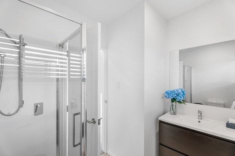 Photo of property in 2/10 Hutchinsons Road, Bucklands Beach, Auckland, 2014