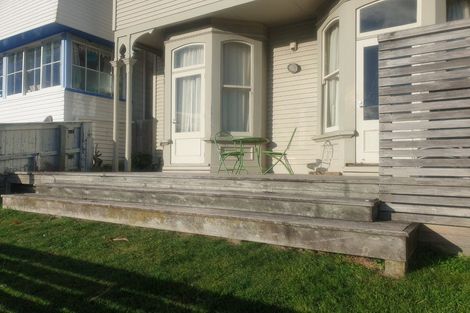 Photo of property in 10 Hawker Street, Mount Victoria, Wellington, 6011