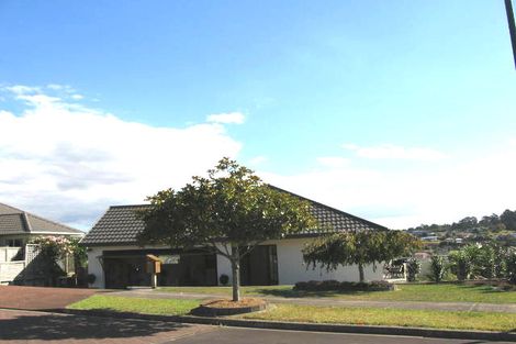 Photo of property in 23 Mandeville Place, Unsworth Heights, Auckland, 0632