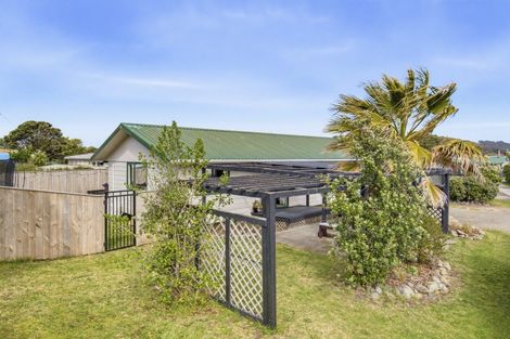Photo of property in 16b Karaka Street, Otaki Beach, Otaki, 5512