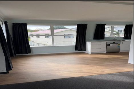 Photo of property in 2/75 Tramway Road, Beach Haven, Auckland, 0626