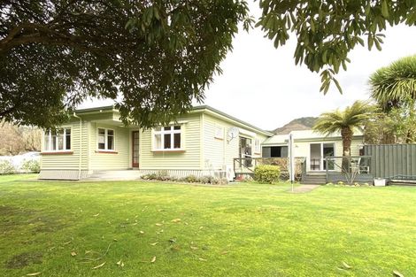 Photo of property in 2 Sinnamon Street, Reefton, 7830
