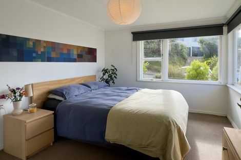 Photo of property in 48 Brooker Grove, Newlands, Wellington, 6037