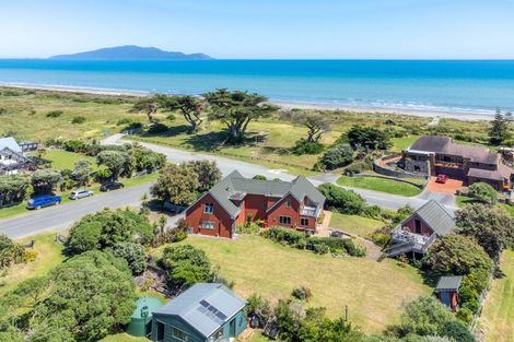 Photo of property in 2 Kitchener Street, Te Horo Beach, Otaki, 5581