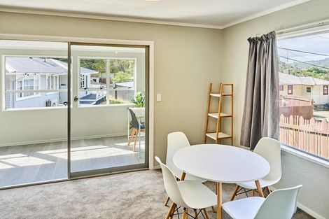 Photo of property in 2/22 Shackleton Grove, Stokes Valley, Lower Hutt, 5019