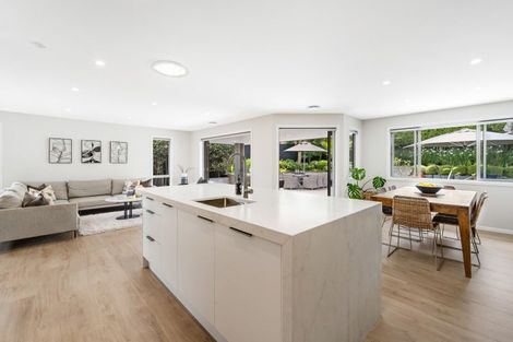 Photo of property in 100 Beach Road, Mellons Bay, Auckland, 2014