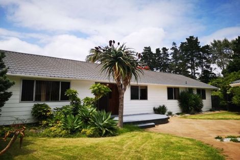 Photo of property in 24 Oakmont Place, Wattle Downs, Auckland, 2103