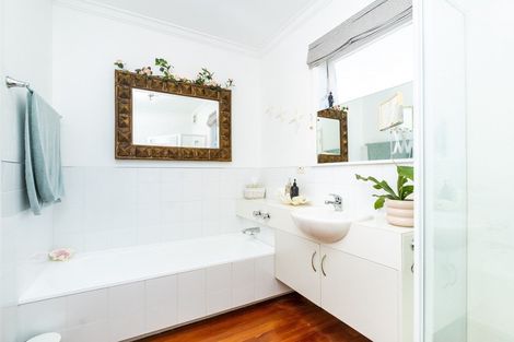 Photo of property in 43 Muritai Crescent, Havelock North, 4130