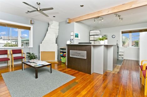 Photo of property in 2/61 Shakespeare Road, Milford, Auckland, 0620