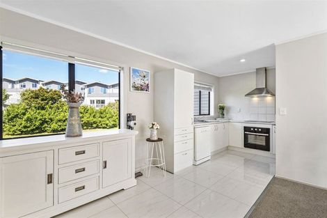 Photo of property in 1/5 John Jennings Drive, Oteha, Auckland, 0632