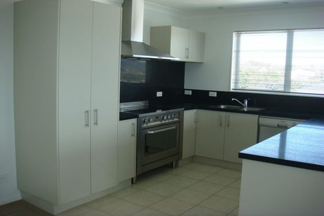 Photo of property in 5b Henry Street, Avondale, Auckland, 1026