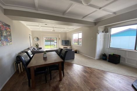 Photo of property in 5 Kitchener Street, Eltham, 4322