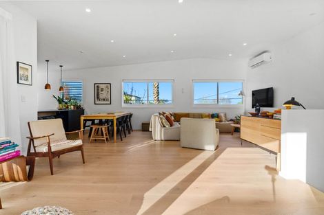 Photo of property in 37a Parr Terrace, Castor Bay, Auckland, 0620