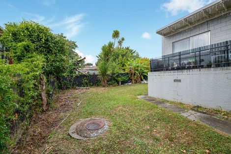Photo of property in 4/92 Titirangi Road, New Lynn, Auckland, 0600