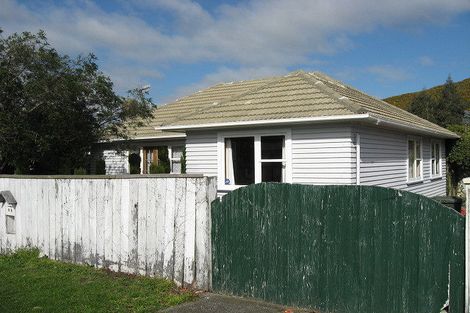 Photo of property in 98 Wood Street, Wainuiomata, Lower Hutt, 5014