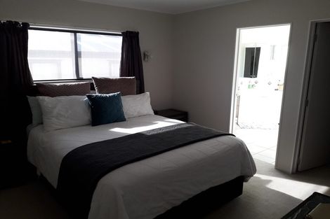 Photo of property in 811b Whangaparaoa Road, Manly, Whangaparaoa, 0930