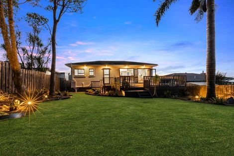 Photo of property in 19 Highland Avenue, Titirangi, Auckland, 0604