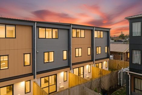 Photo of property in 3/6 Robertson Road, Ranui, Auckland, 0612